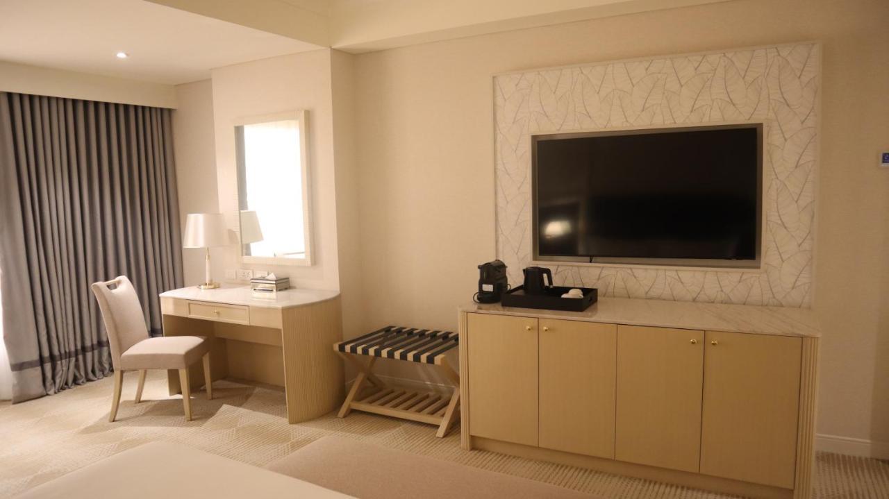 Royce Hotel & Casino Clark Field Экстерьер фото