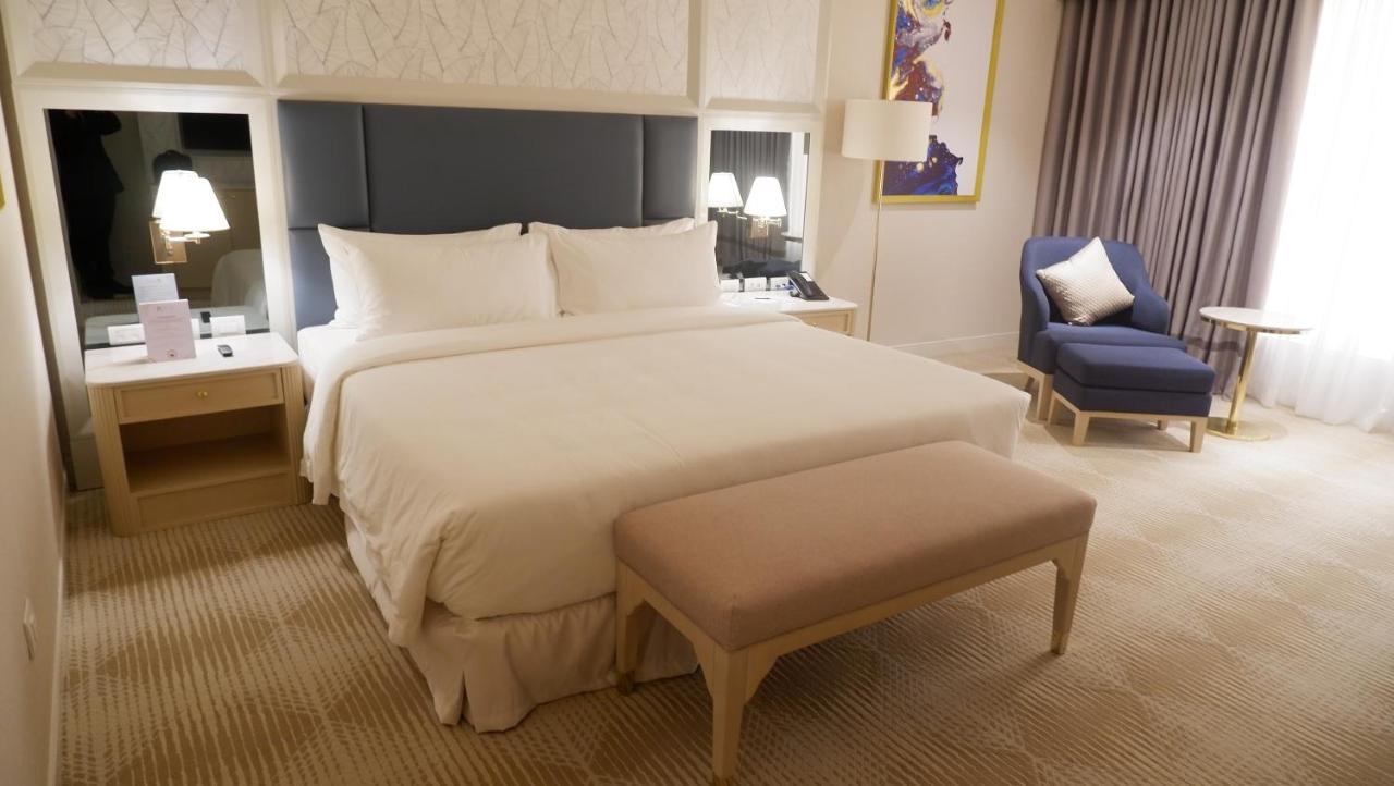 Royce Hotel & Casino Clark Field Экстерьер фото