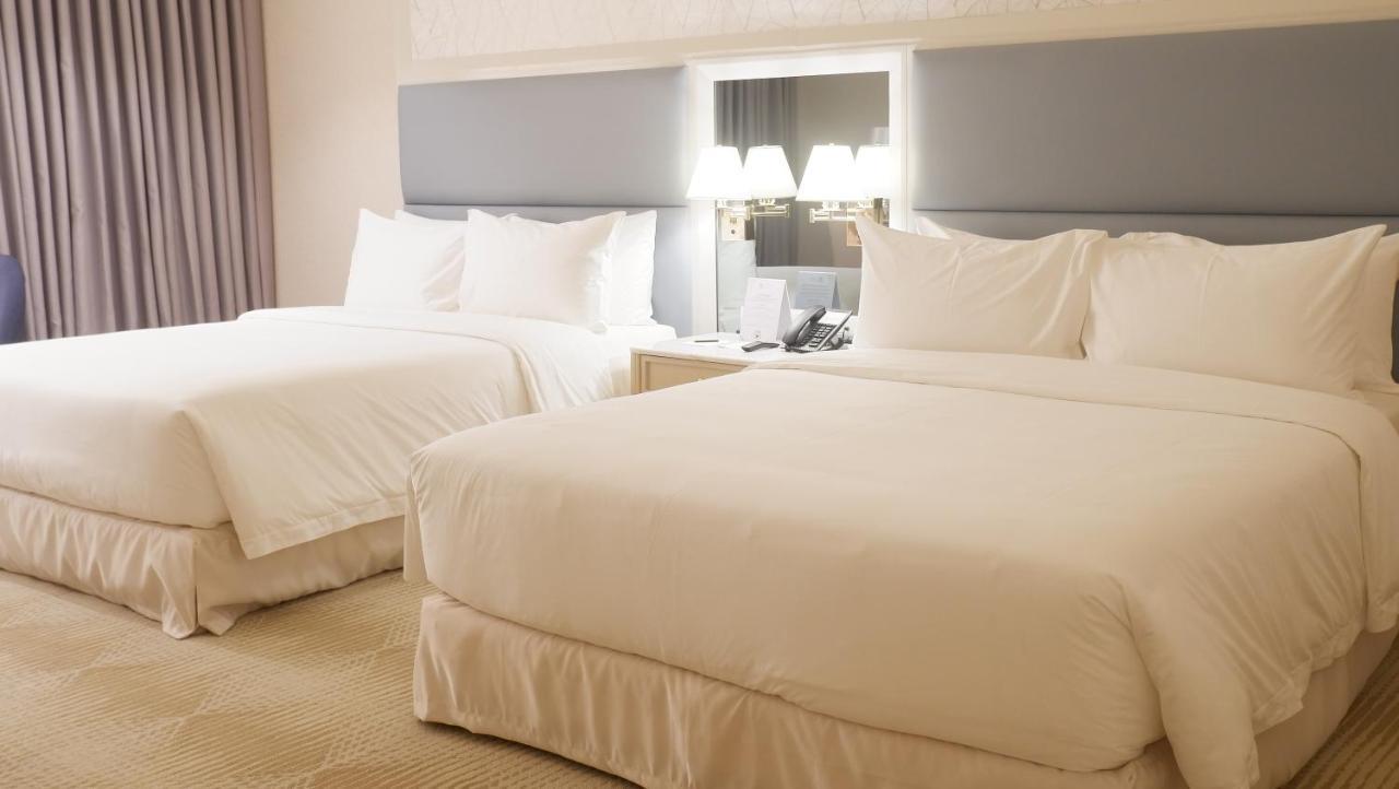 Royce Hotel & Casino Clark Field Экстерьер фото