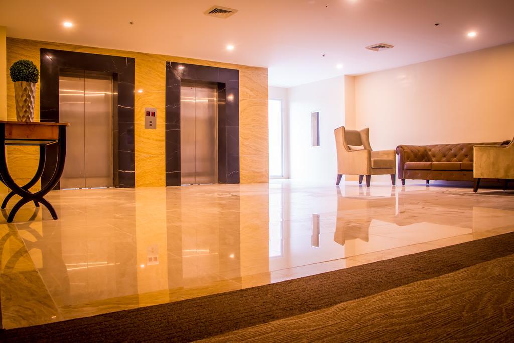 Royce Hotel & Casino Clark Field Экстерьер фото
