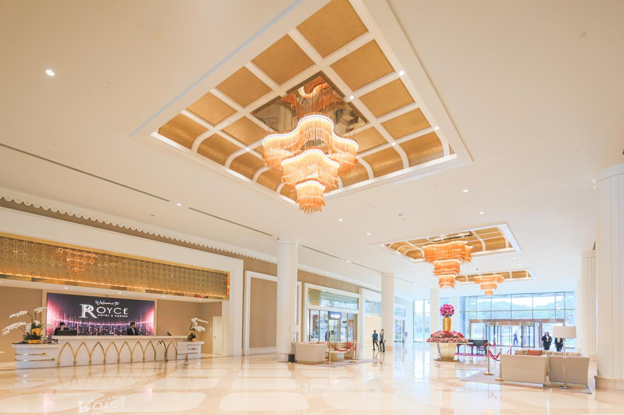 Royce Hotel & Casino Clark Field Экстерьер фото