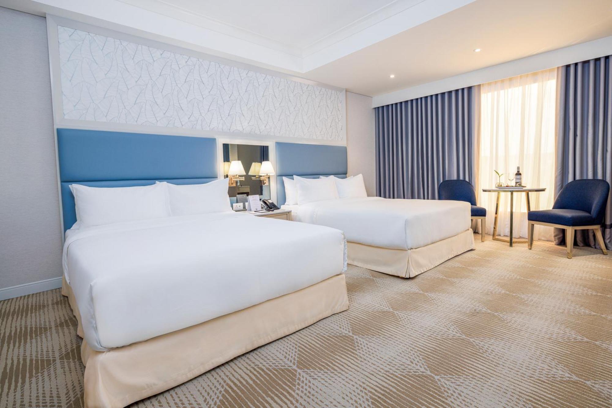 Royce Hotel & Casino Clark Field Экстерьер фото