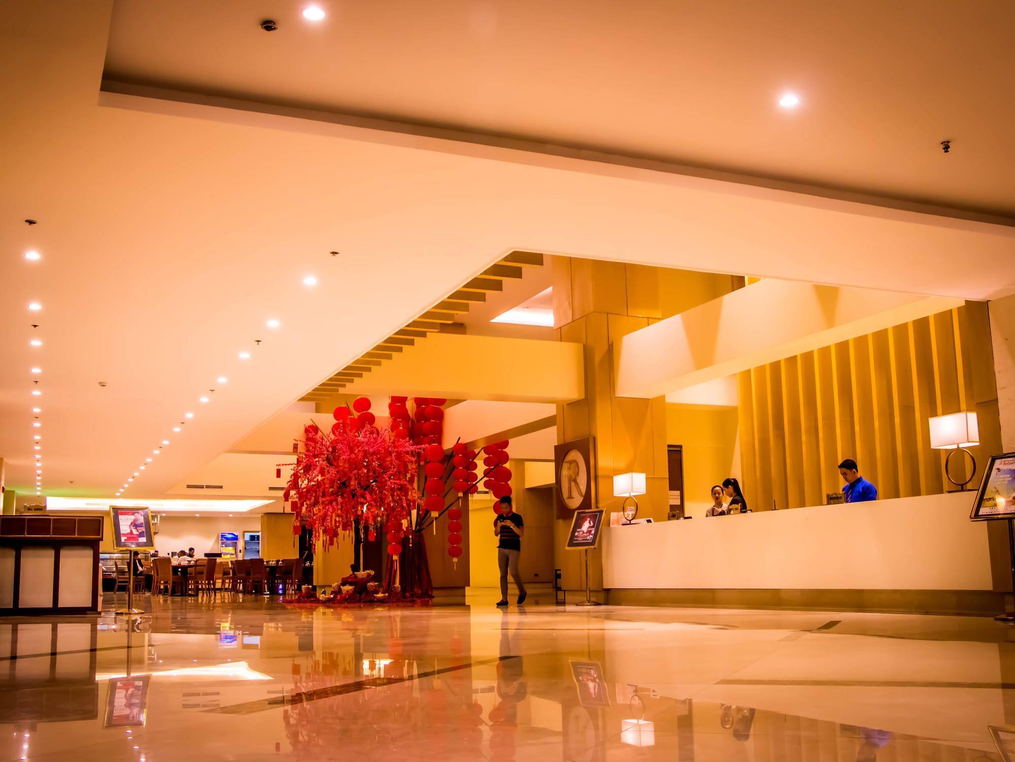 Royce Hotel & Casino Clark Field Экстерьер фото